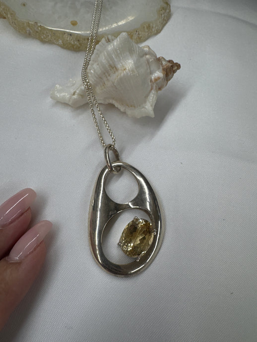 Anchor Link Quartz Pendant